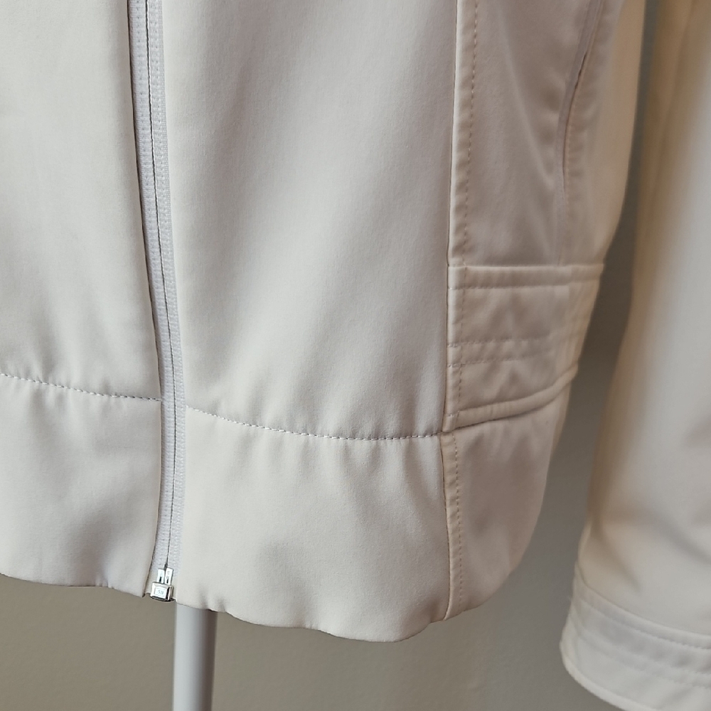 The North Face Women's Cream Zipper Medium Jacket - Picture 2 of 16